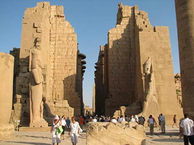 Rou an Ägypten: Pro a Cons. Soll ech an Ägypten goen? 2479_3