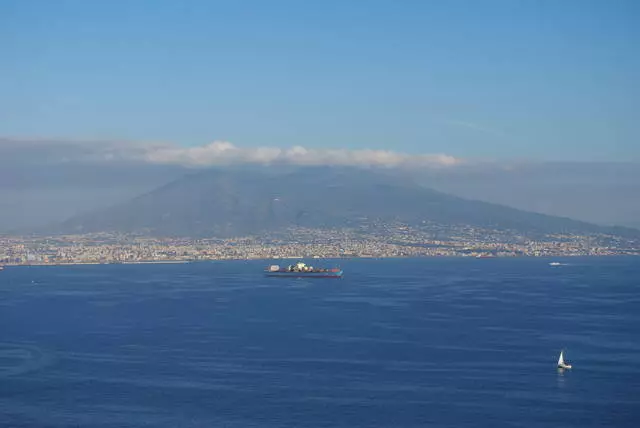 Bita da yawon shakatawa na Naples daga Rome / sake dubawa na balaguro da gani na Naples