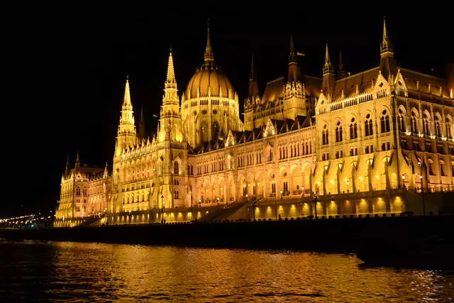 Parlamento - kesê budapest / nirxandinên rêwîtiyê û dîmenên Budapest