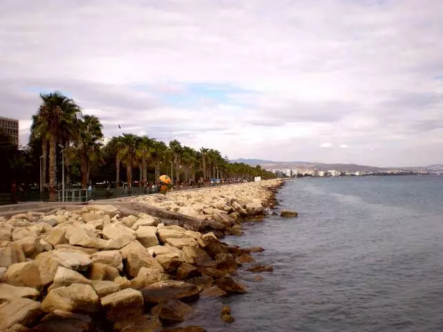 Limassol - ¡La capital del resto del mundo entero!