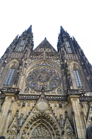 პრაღის სასწაული - St.Vitt Cathedral / მიმოხილვა ექსკურსია და ღირსშესანიშნაობები პრაღაში 24889_1