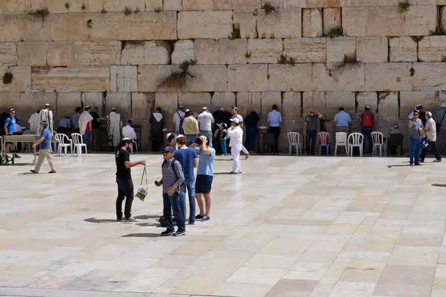 Watch Wall - Post għat-Talb / Reviżjonijiet ta 'Tours u Attrazzjonijiet ta' Ġerusalemm 24966_2