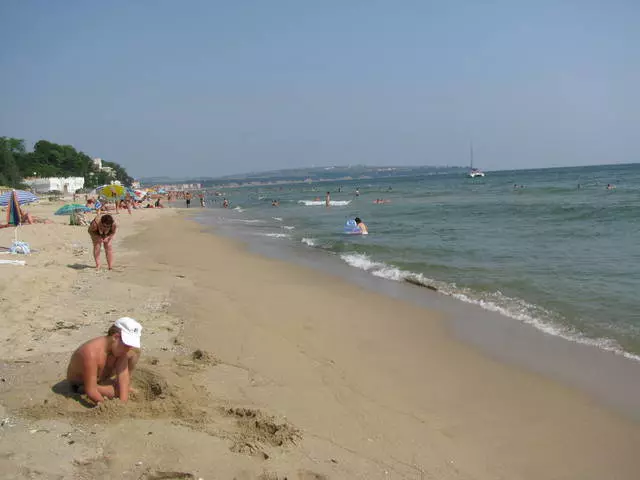 Agosto en la revisión (Bulgaria) es unas vacaciones relajantes en una tranquila ciudad balneario. 25106_5