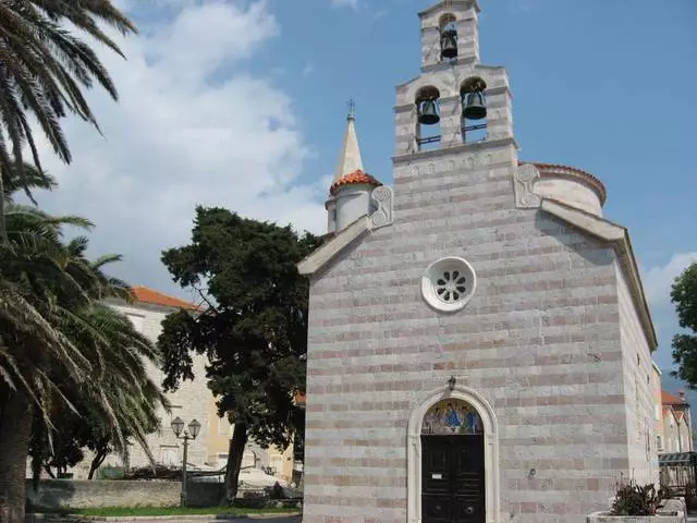 Eaglais na Tríonóide Naofa i Budva: Cúinne Spioradálta do Thurasóirí / Athbhreithnithe faoi Thurais agus Sights Budva