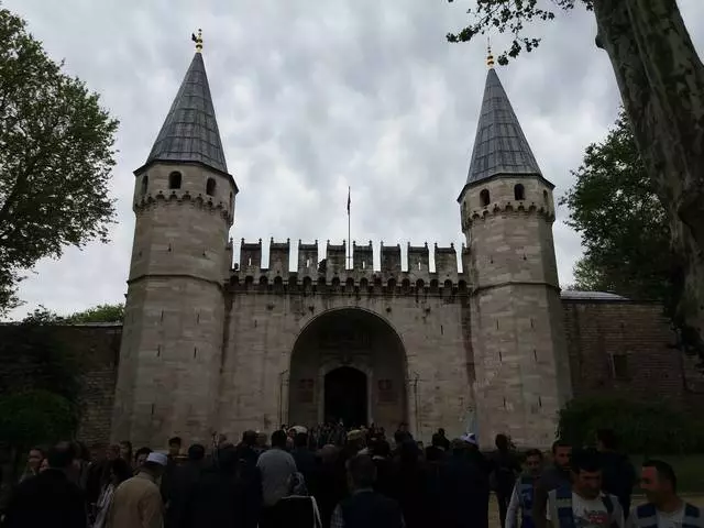 Ukucwiliswa emlandweni we-topkapi / ukubuyekezwa kohambo nokubona kwe-Istanbul 25194_1