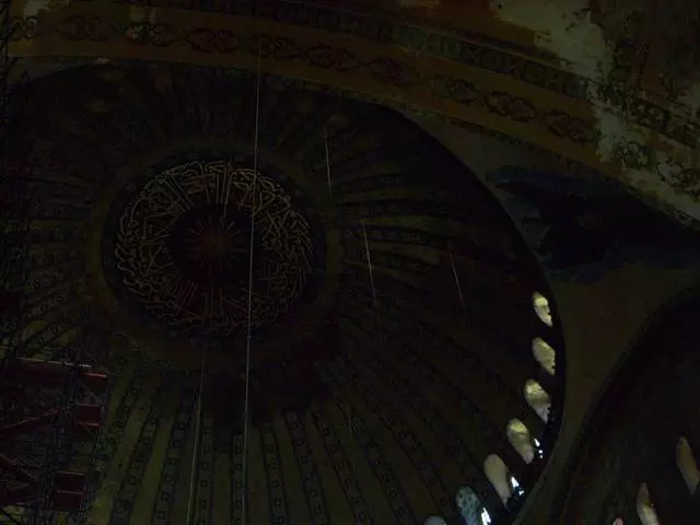 Ayia Sofija ali katedrala St. Sophia. Izlet na ortodoksno-muslimansko svetišče / preglede o izletih in znamenitosti Istanbula 25481_10