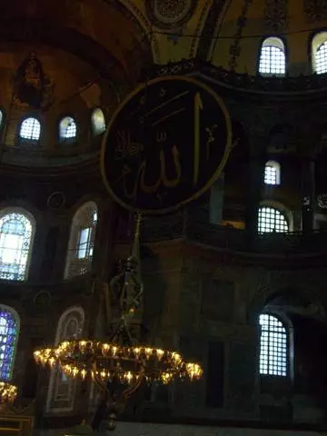 Ayia Sofia o St. Sophia Cathedral. PAGSULAY SA ORTHOODOX-Muslim nga shrin / review bahin sa mga pagbiyahe ug mga talan-awon sa Istanbul 25481_16