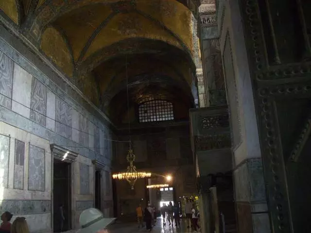 Ayia Sofia oswa St Sophia katedral. Ekskirsyon nan chapèl lan Otodòks-Mizilman / revize sou randone ak aklè nan Istanbul 25481_5