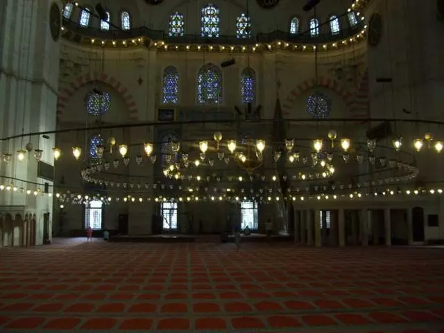 Kichik taniqli Silence masjidi / Istanbulning ekskursiya va diqqatga sazovor joylari sharhlari 25492_12