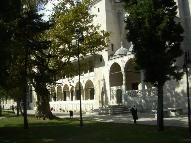 Mosque o sa Tsebanang Haholo / Litlhahlobo tsa ho shebella le ho bona lintho tsa Istanbul 25492_2