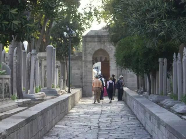 Kichik taniqli Silence masjidi / Istanbulning ekskursiya va diqqatga sazovor joylari sharhlari 25492_30