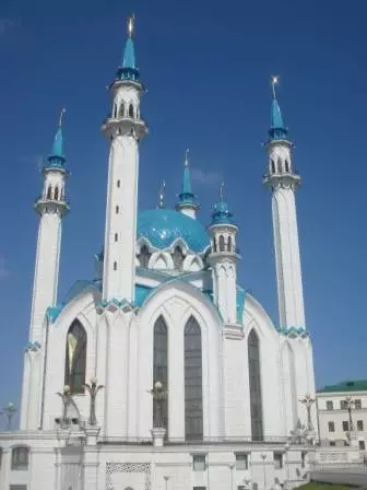 Wallan xiiso leh oo ka dhacaya Kazan Kremlin / Dib u eegista dalxiiska iyo aragtida Kazan 25504_3