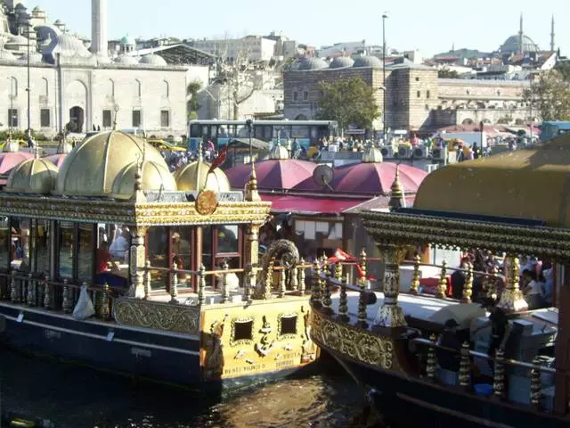 Maglakad sa Bosphorus sa tag-init ng 2013 / reviews ng iskursiyon at tanawin ng Istanbul 25615_3