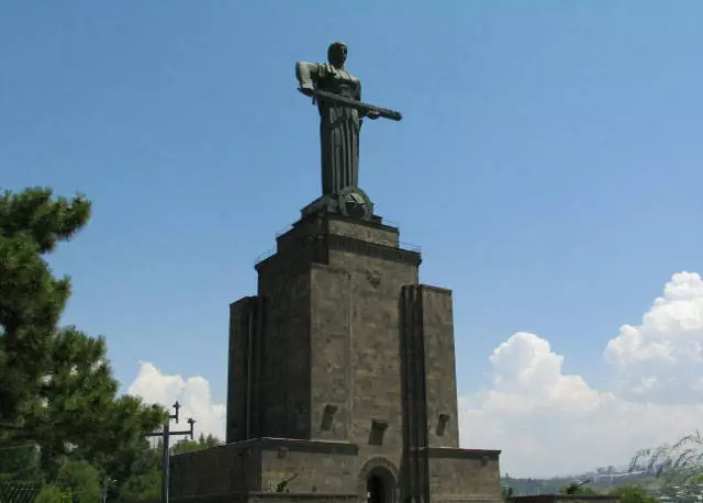 Victory Park in Yerevan. / Beoordelingen van excursie en bezienswaardigheden Yerevan 25680_1