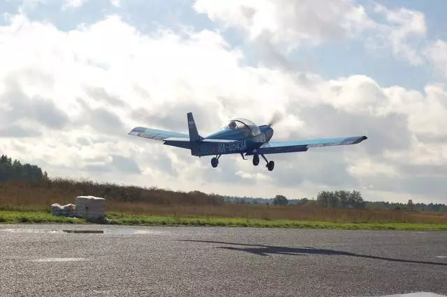 航空機の便利航空券Seltso Volosovsky地区/レビューサンクトペテルブルクの小旅行や観光スポット 25710_4