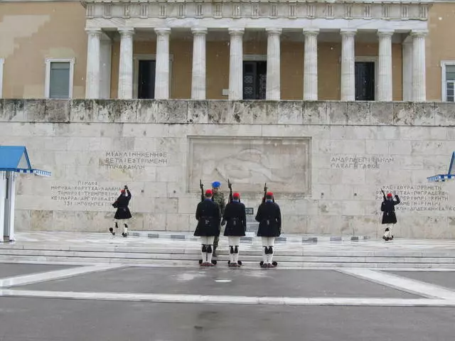 I-Syntagma Square eAthens / uphononongo lohambo kunye nokubona iAthene 25716_2