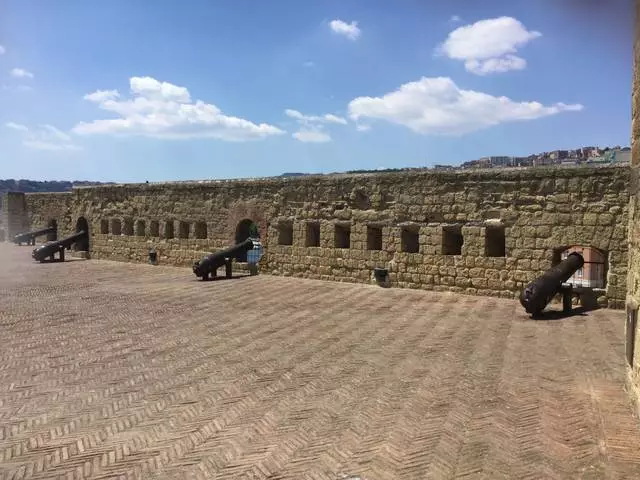 CASTELL DEL-OBO / Comentarios de excursión e vistas de Nápoles 25802_2