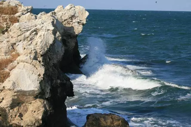 Ang pinakamahusay na anim na buwan sa schelkino at mega adrenaline surf sa baybayin waves 25994_17