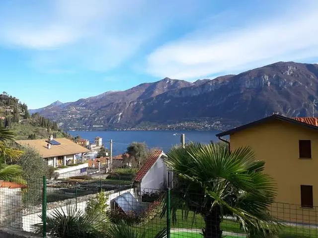 Тамно плава глатка вода, снежно бели јахте, огромне планине - узбудљиве очију пејзажи и све ове лепоте на комо језера у Италији 26167_4