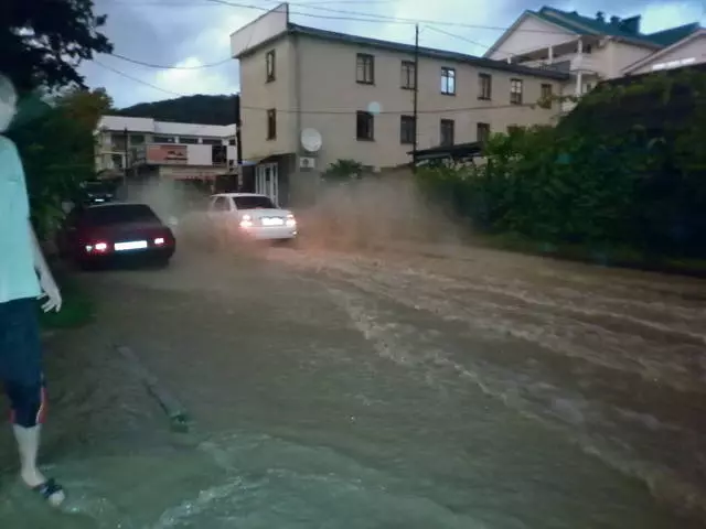 Κρύο και βροχερό 