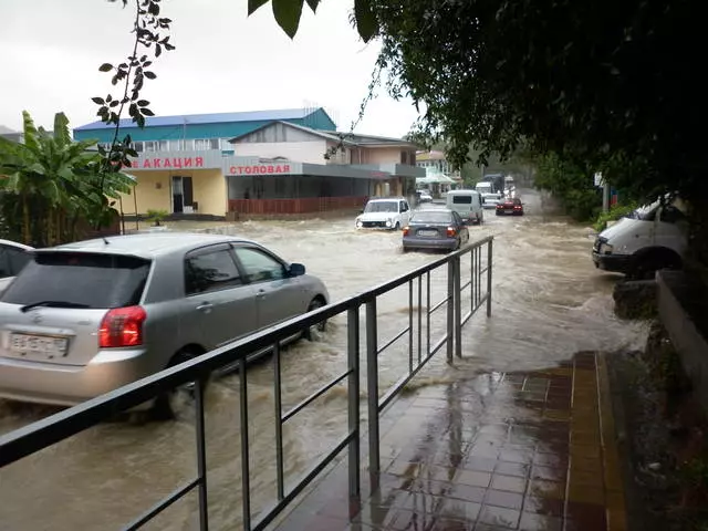 வீரவானில் குளிர் மற்றும் மழை 