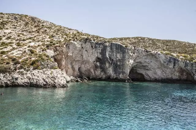 Hvor er det bedre å slappe av på Zakynthos utenfor rammen av turistruter 2652_3