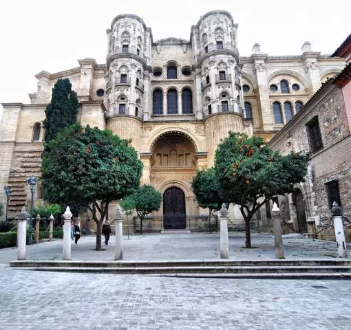 Malaga. U potrazi za antikom i naranče ...