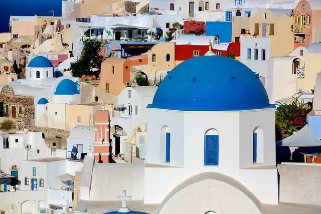 Santorini: päikeseloojangu saarel, eeslid ja kaootilised lumevalged trepid