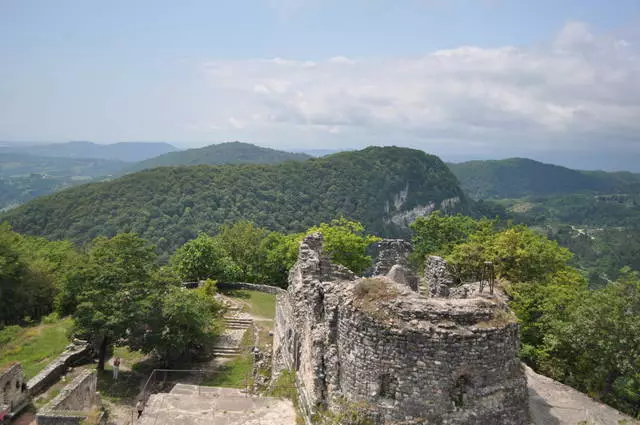 Qu'est-ce qui vaut la peine d'être regardé dans de nouveaux Athos? 2694_2