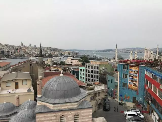 Istanbul ir pilsēta kontrastu.