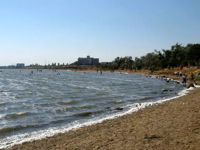 Saki in the Crimea: therapeutic dirt in a salty lake + near the clear sea + wonderful quiet town 28021_3