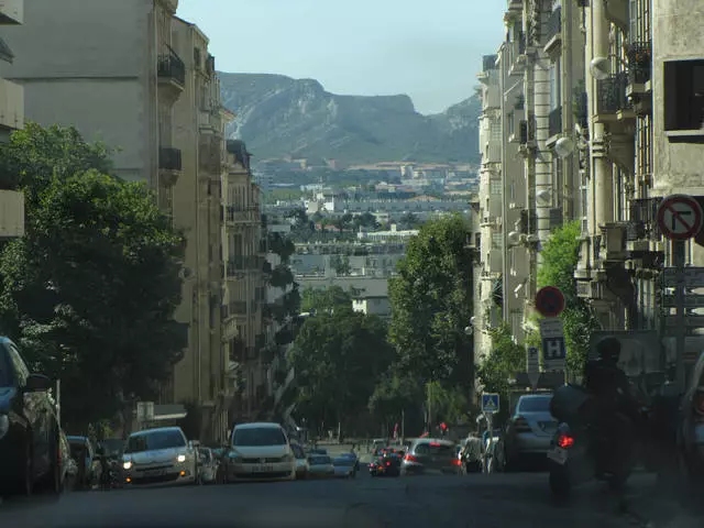 Yintoni ekufuneka uyijonga eMarseille?