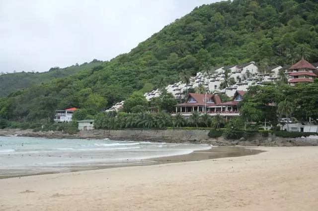 Nai Harrn Beach, wataƙila, mafi kyawun wuri akan Phuket!