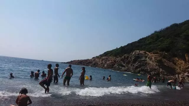 Rocky strand in die omgewing van Livorno