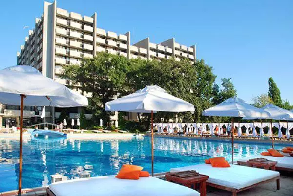 What is the hotel to choose to relax in the resort of St. Constantine and Elena? 2929_1