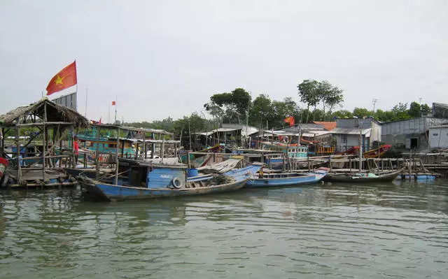 Vungtau: Mga anting-anting ug kalisang sa lalawigan sa Vietnam. 29404_4