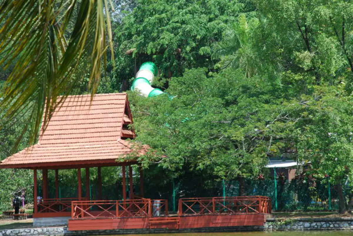 Vad man ska se bredvid Kuala Lumpur. Shah alam 3001_13