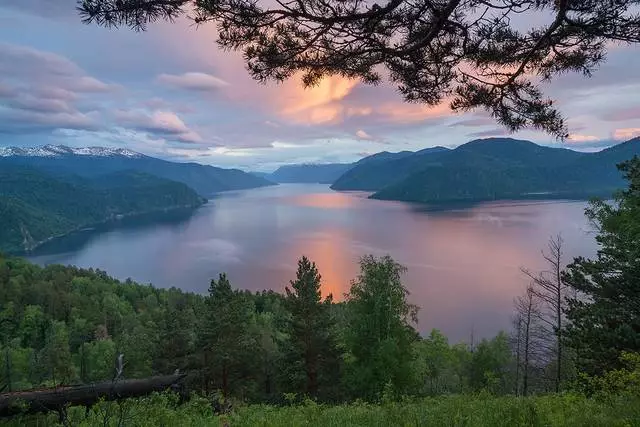 Vakanz op Telestek Lake an Altai