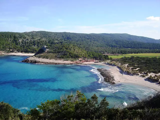 As melhores praias da Espanha: uma visão geral das praias mais populares, limpas e belas do país 30183_3