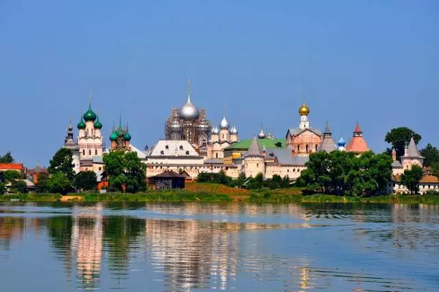 เดินทางไปที่ Rostov Great Rostov Kremlin