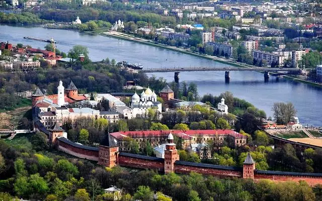 Veliky Novgorod இல் வருகை தரும் சுவாரஸ்யமான இடங்கள் என்ன? 30606_1