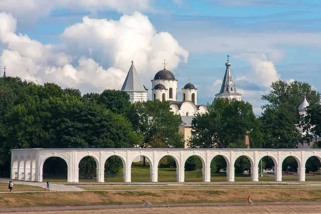 Que lugares interesantes paga a pena visitar en Veliky Novgorod? 30606_2