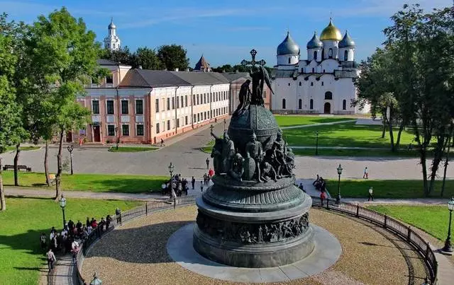 Jaká zajímavá místa stojí za návštěvu v Veliky Novgorodu? 30606_3