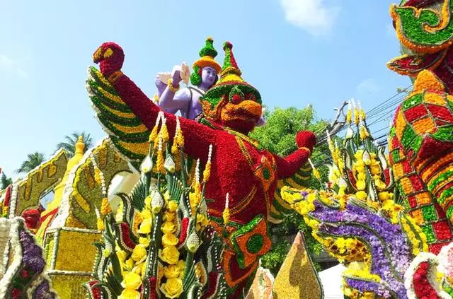 Matam-is sa mga kolor sa Chiang Mayo. 30618_3