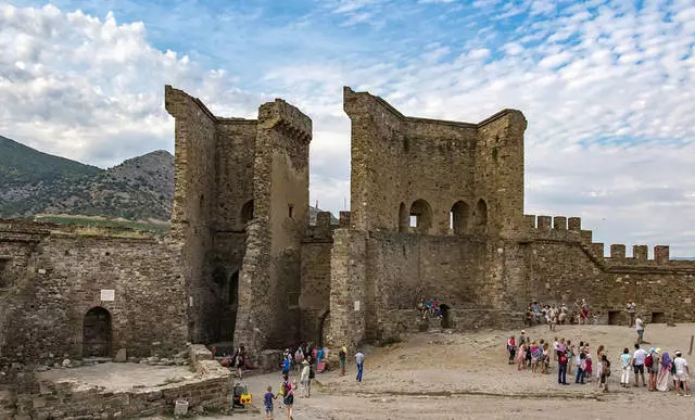 Genuese fort in Sudak 30810_3