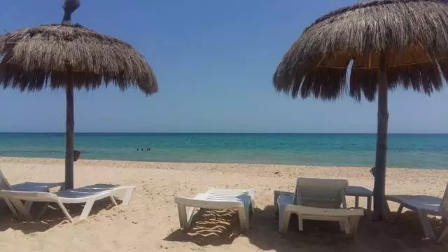 Hammamet: ຫາດຊາຍ, ໂຖປັດສະວະ, ໂຈນສະຫລັດແລະນ້ໍາຕານ 31280_1