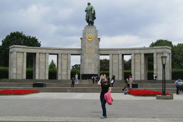 Berlin är en stad där stolthet är särskilt sjuk för prestationen, perfekt av våra soldater. 31309_2