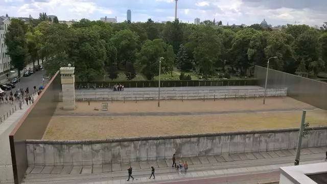 Berlin är en stad där stolthet är särskilt sjuk för prestationen, perfekt av våra soldater. 31309_4