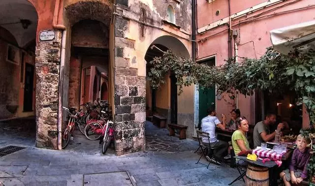 Monterosso al-Mare: mapumziko mkali wa pwani ya Ligurian 31543_2