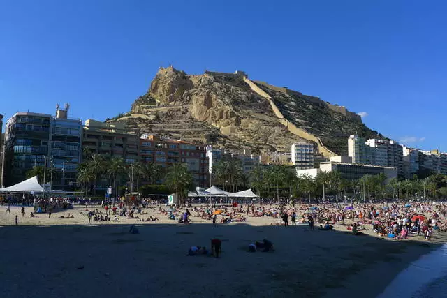 Sunny Alicante on the Mediterranean coast 32227_1